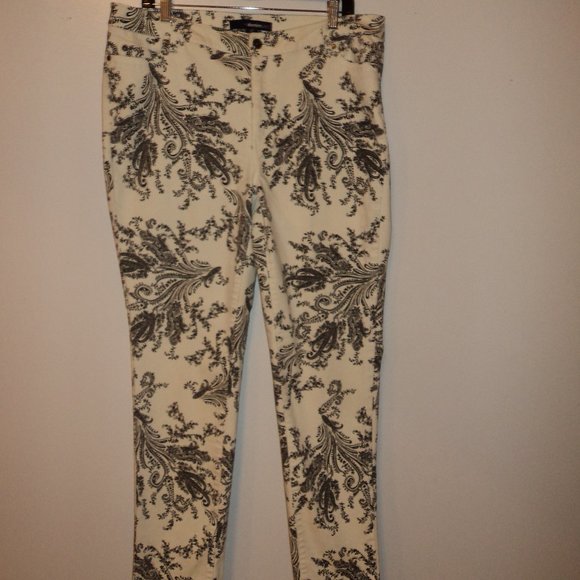 Love Denim 24/7 Women's Size 14W Tall Paisley Jeans Pant White Black - Picture 4 of 10